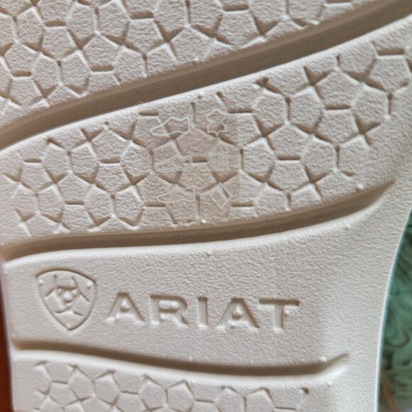 NWT Ariat Women’s 9.5B Hilo Vintage Turquoise Floral Emboss Leather Casual Mocs - Picture 7 of 10